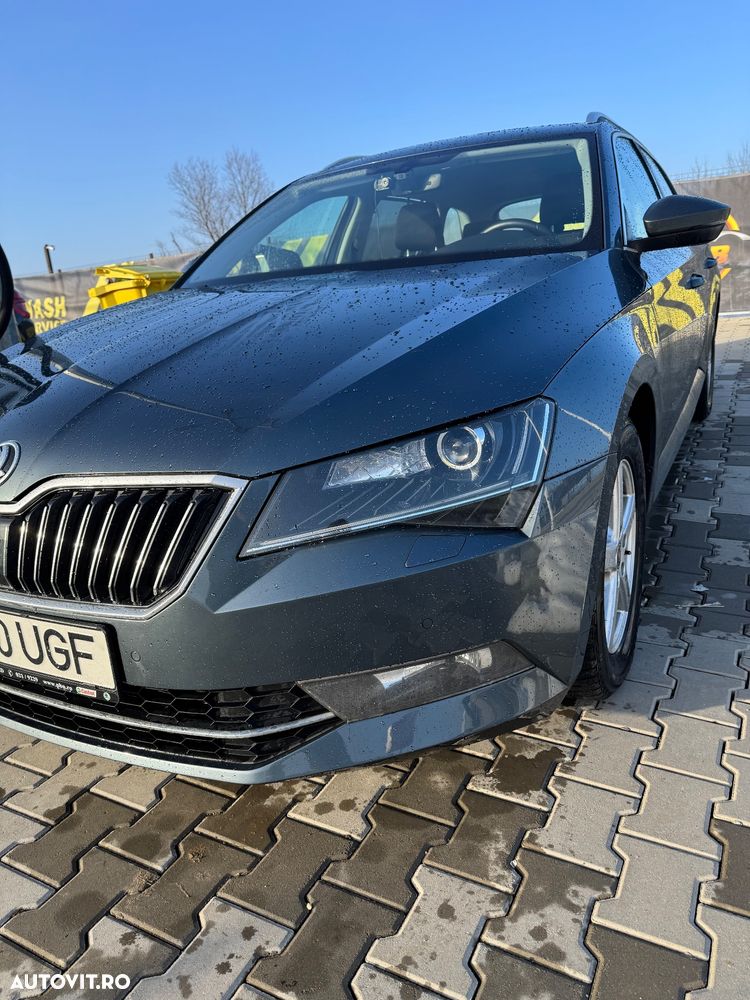 Skoda Superb 2.0 TDI DSG Style - 4