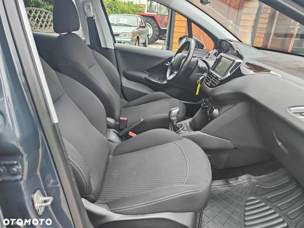 Peugeot 208 - 17