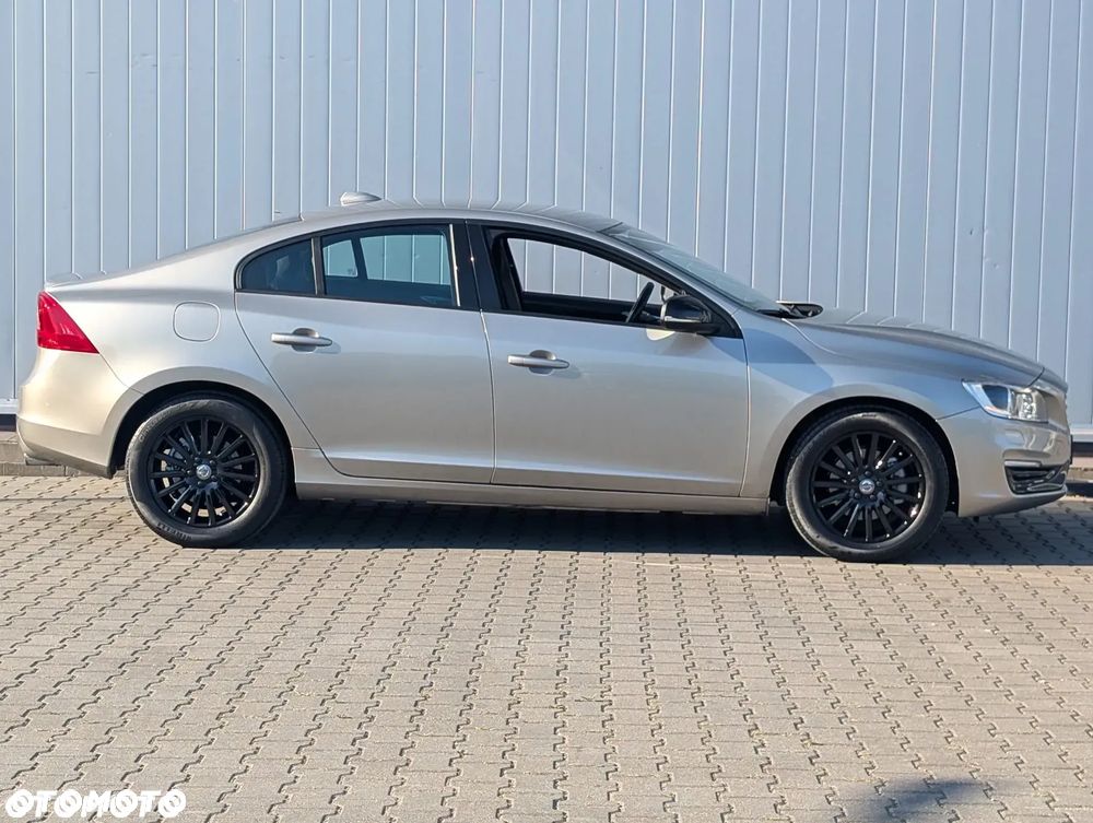 Volvo S60 T4 Momentum - 14