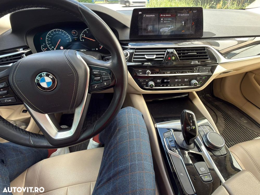 BMW Seria 5 530i xDrive AT - 10