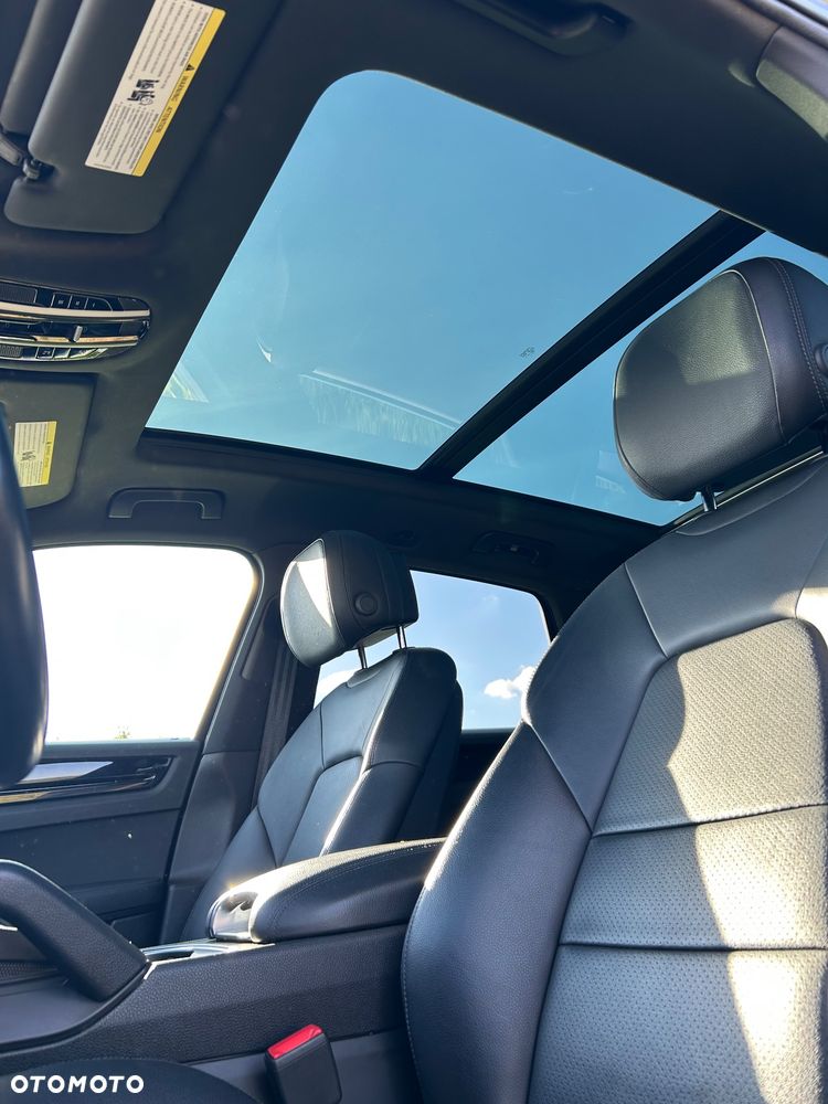 Porsche Cayenne Platinum Edition - 32