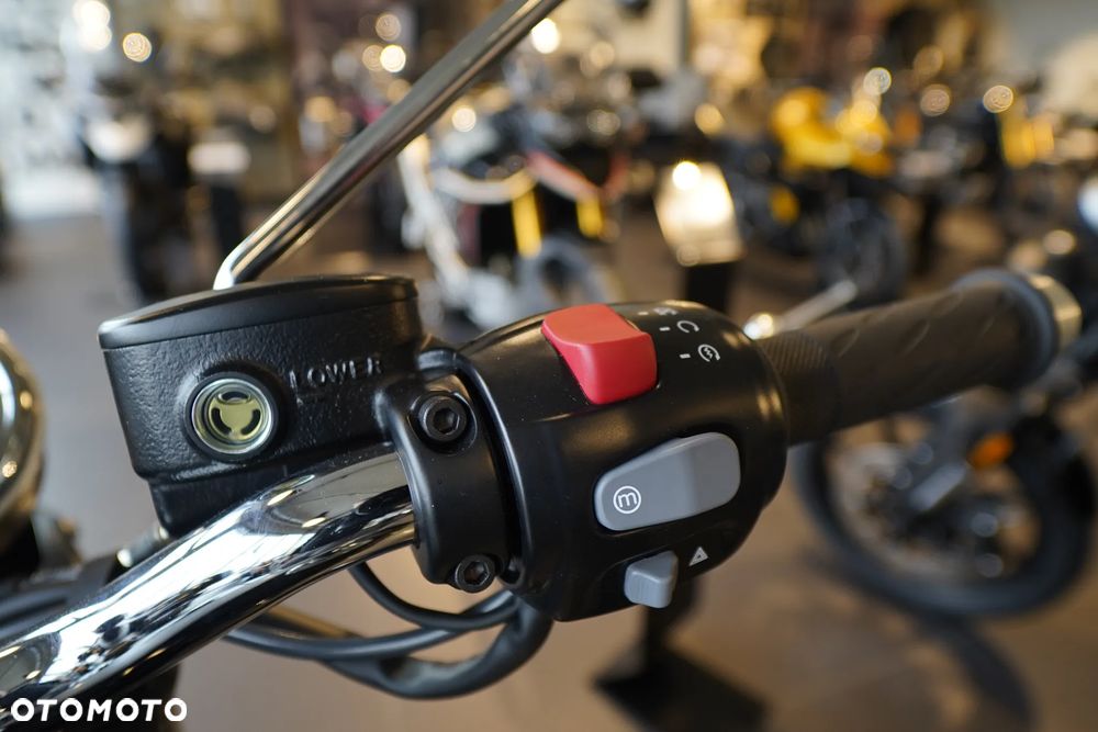 Triumph Bonneville - 7