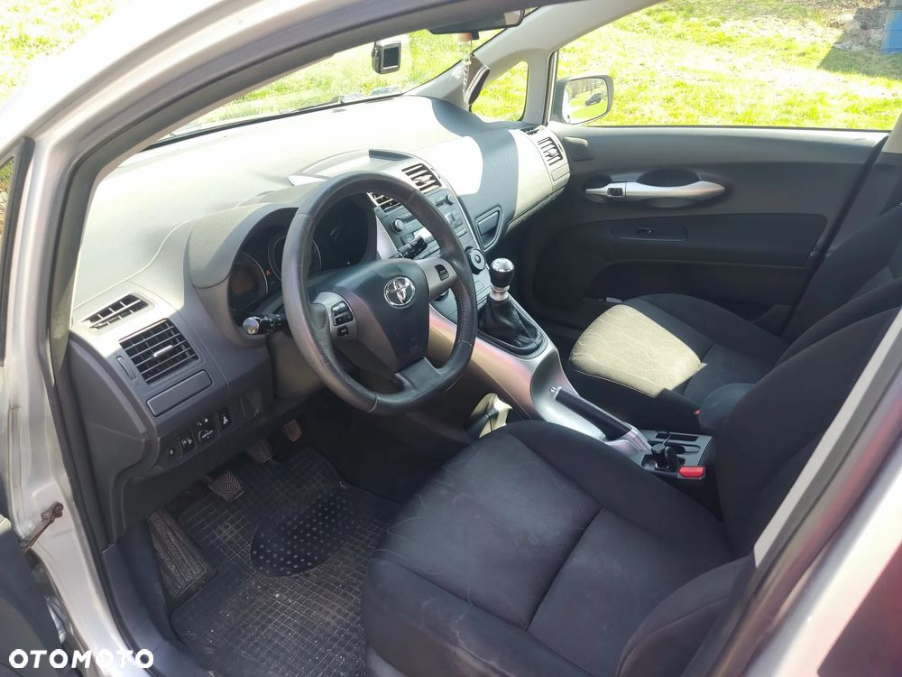 Toyota Auris 1.4 D-4D Terra - 4