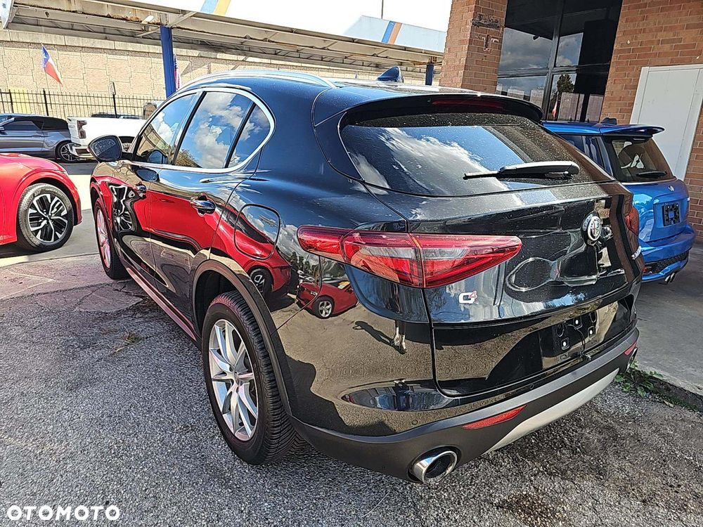 Alfa Romeo Stelvio 2.0 Turbo 16V AT8-Q4 Ti - 4