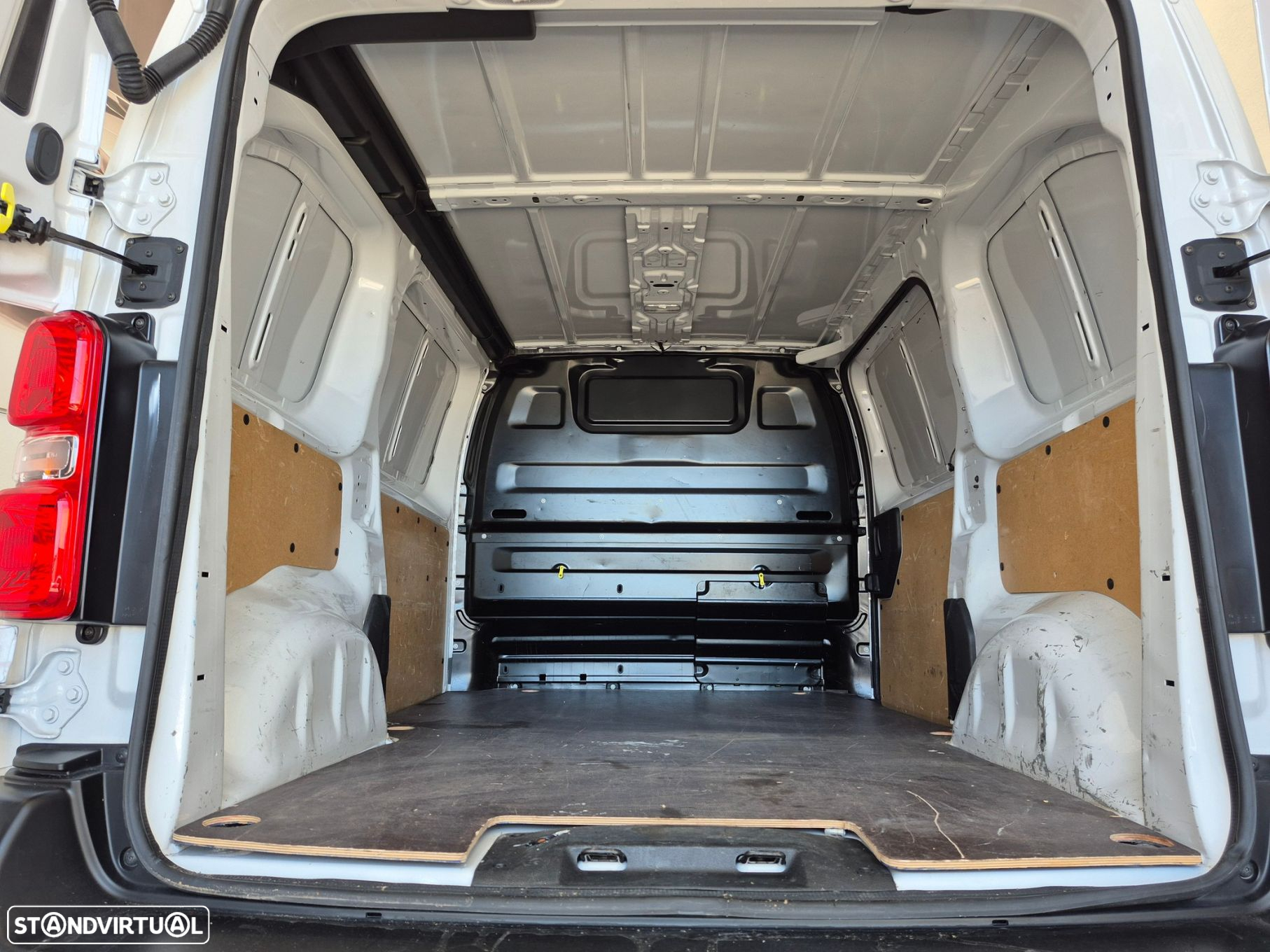 Opel Vivaro 1.5 CDTi L2H1 Essentia - 24