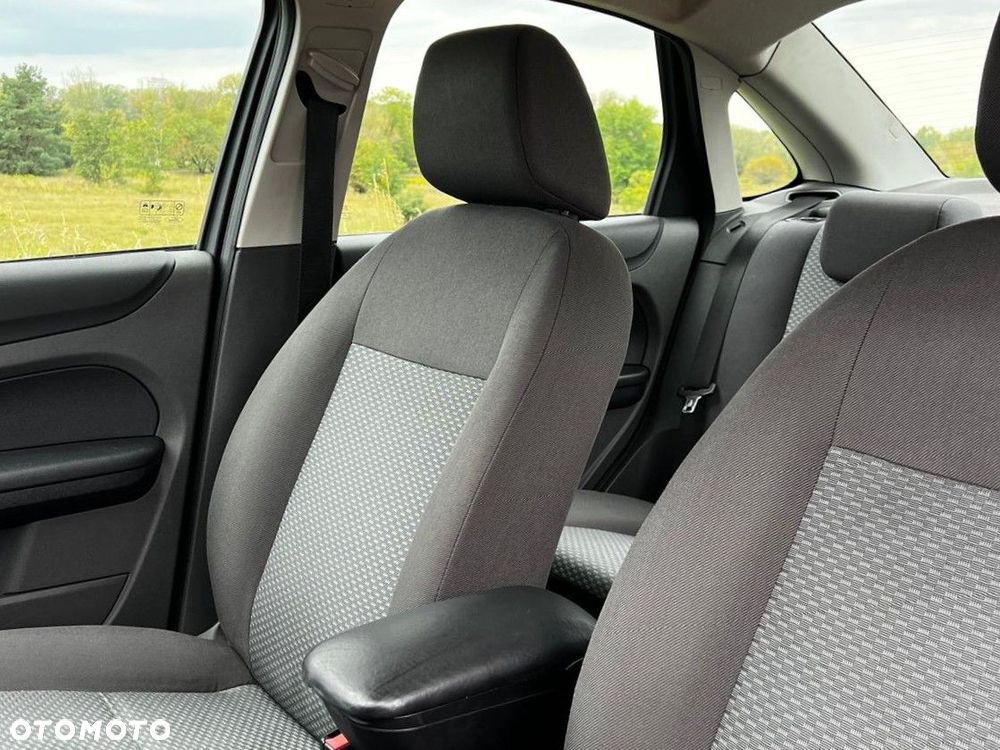 Ford Focus 1.6 Ambiente - 27
