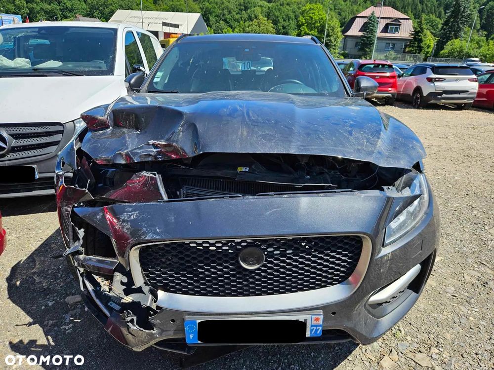 Jaguar F-Pace 2.0 i4D AWD R-Sport - 24