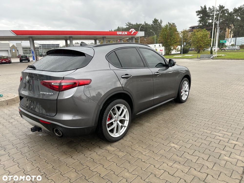 Alfa Romeo Stelvio 2.0 Turbo Veloce TI Q4 - 10