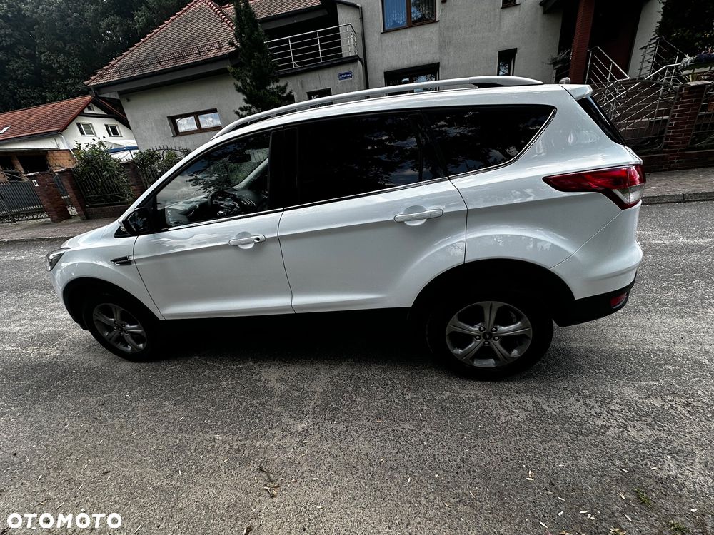Ford Kuga 2.0 TDCi 2x4 Titanium - 10