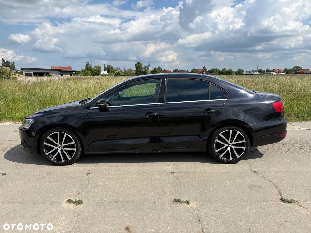 Volkswagen Jetta 2.0 TDI DSG Match - 5