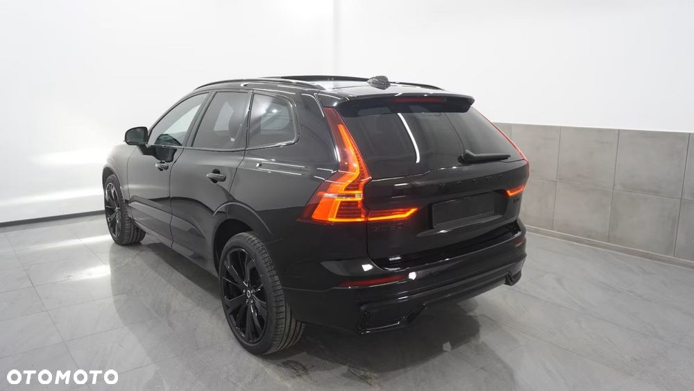 Volvo XC 60 B5 B AWD Plus Black Edition - 4