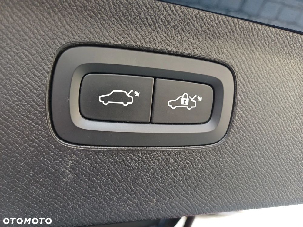 Volvo XC 90 B5 D AWD Plus Bright - 23