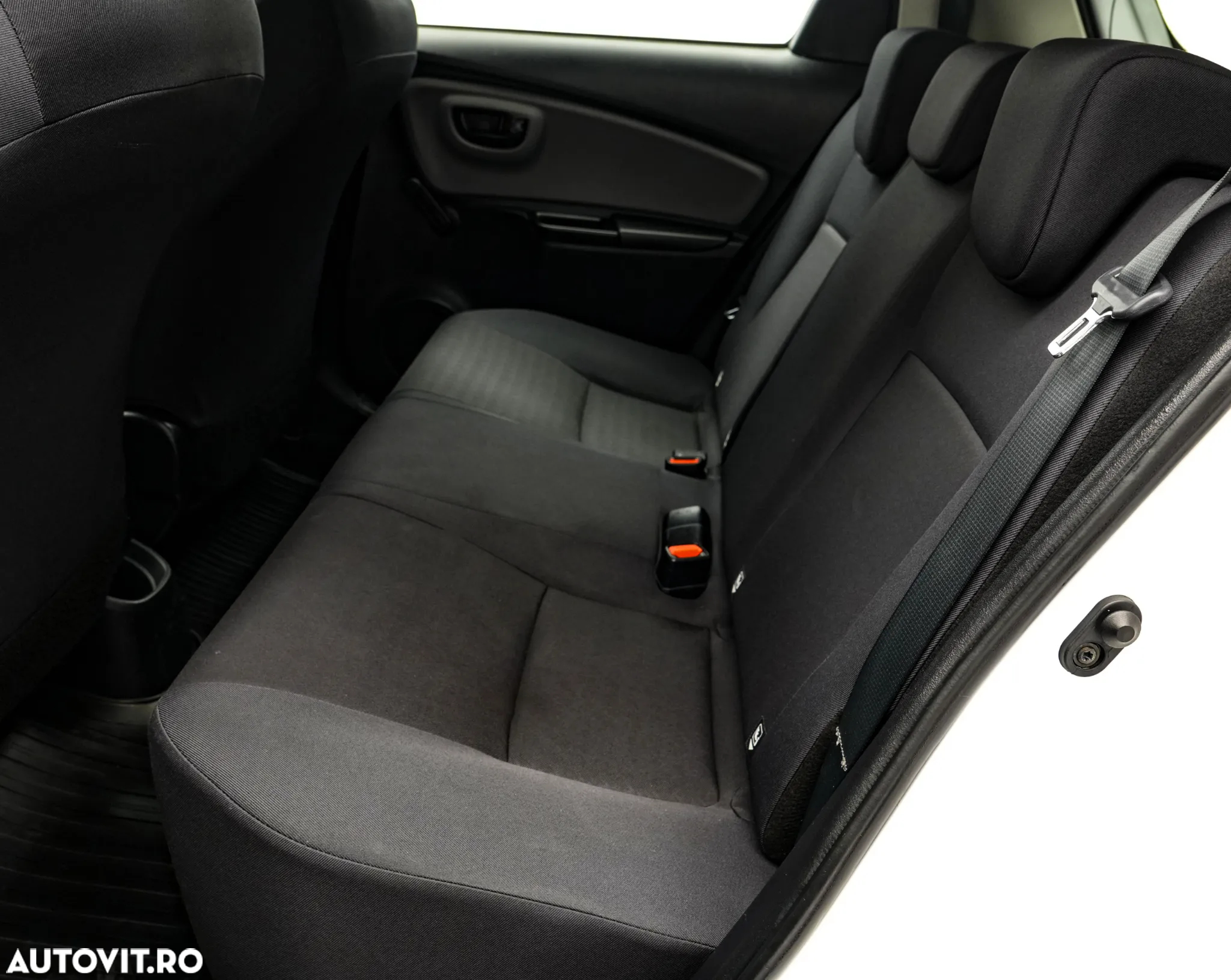 Toyota Yaris 1.0 L Eco - 16