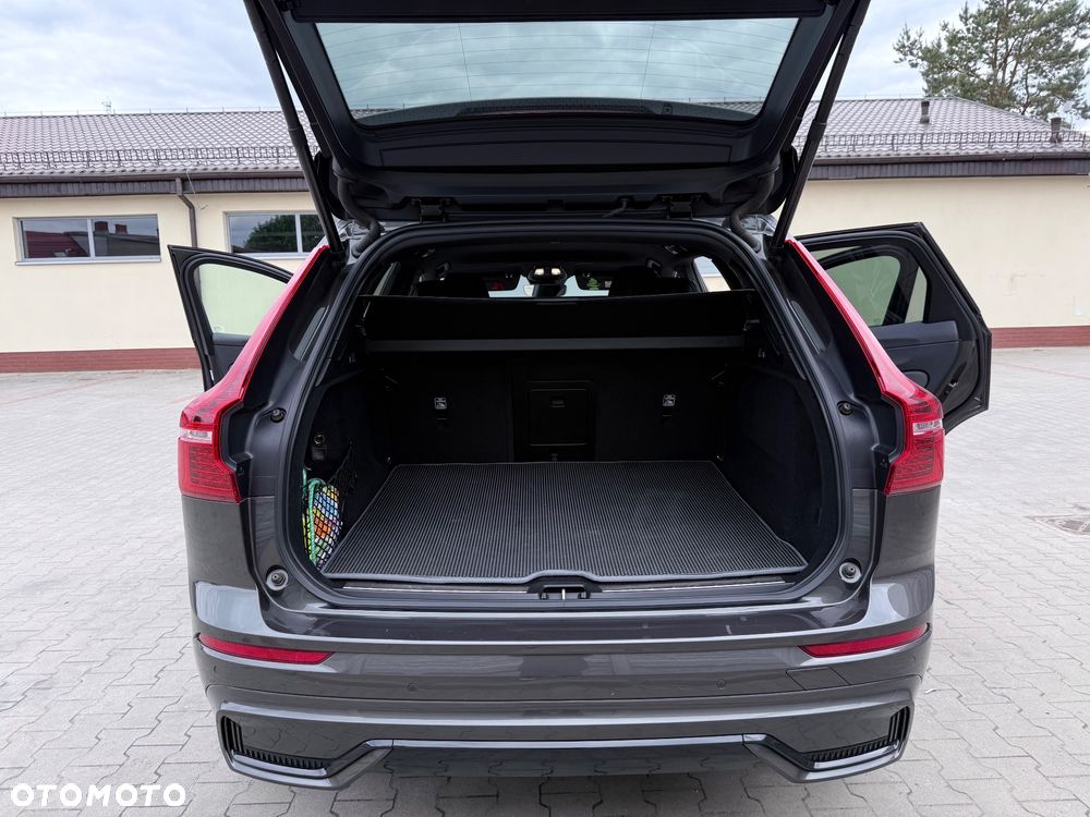Volvo XC 60 B4 D Plus Dark - 18