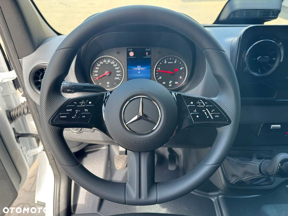 Mercedes-Benz Sprinter - 11