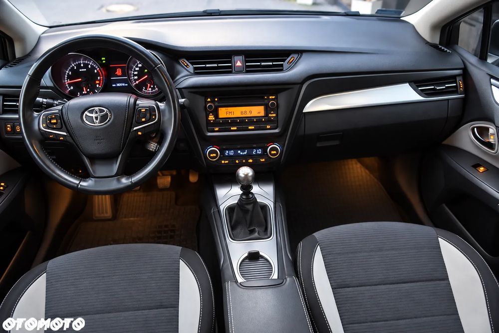 Toyota Avensis 2.0 D-4D Premium - 6