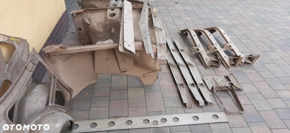 FIAT 850 FIAT 124 125 127 130 131 132 NOWE oryg. ele.  karoserii - 8