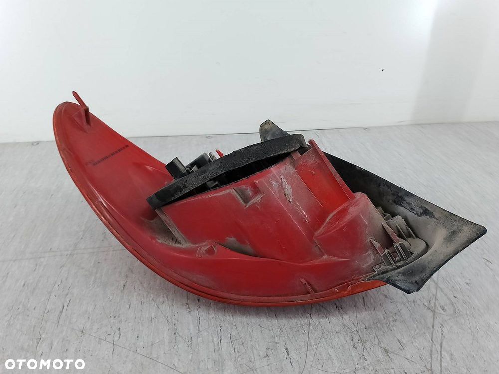 LAMPA TYLNA PRAWA PEUGEOT 206 KOMBI - 3