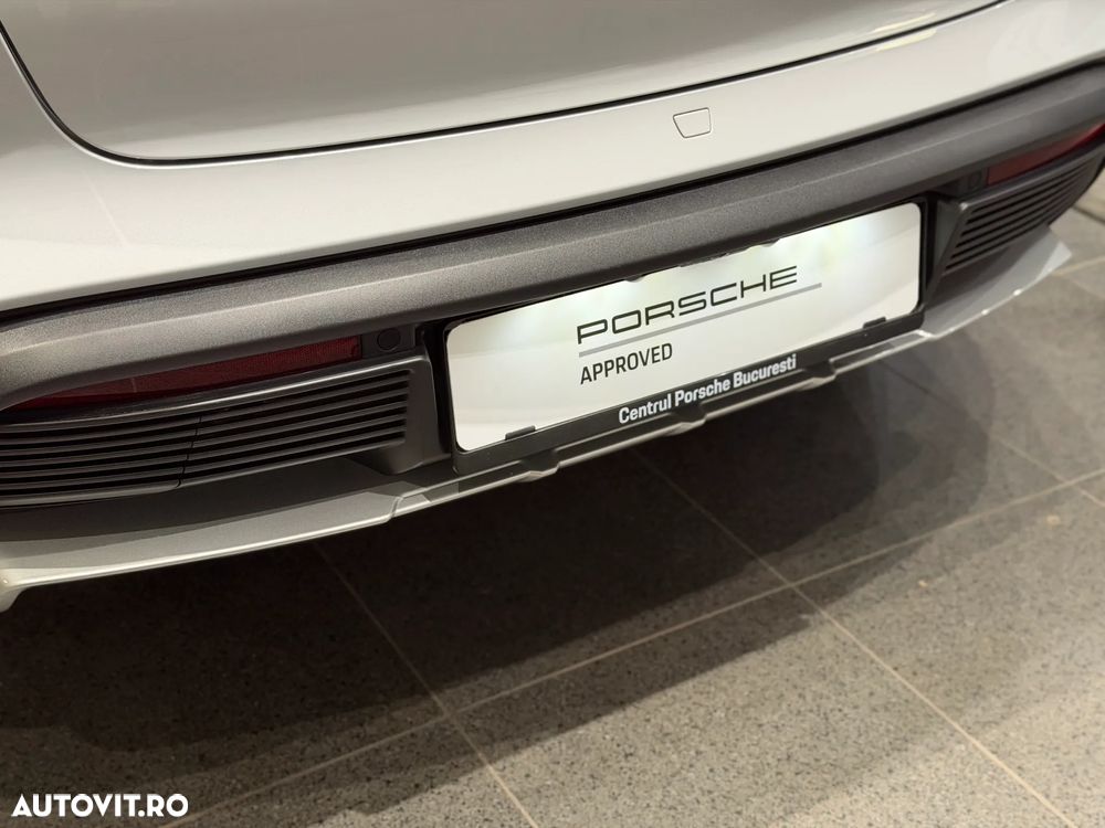 Porsche Taycan 4 - 11