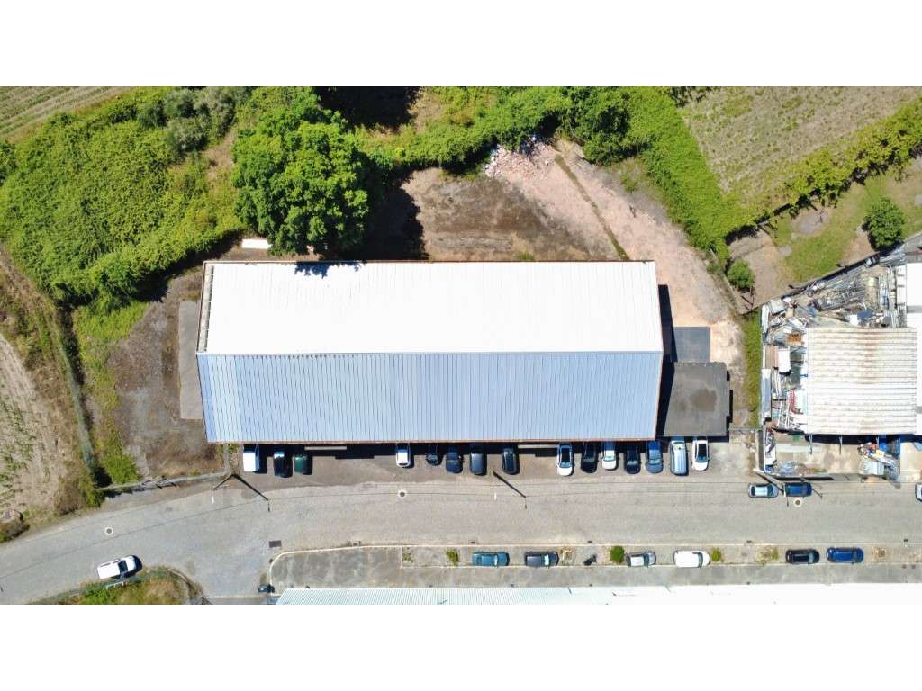 Armazém com enorme potencial no centro do Castêlo da Maia - Grande imagem: 5/5