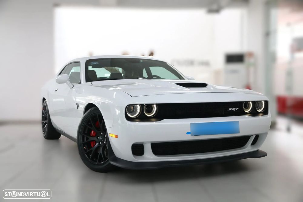 Dodge Challenger Auto SRT Hellcat - 1