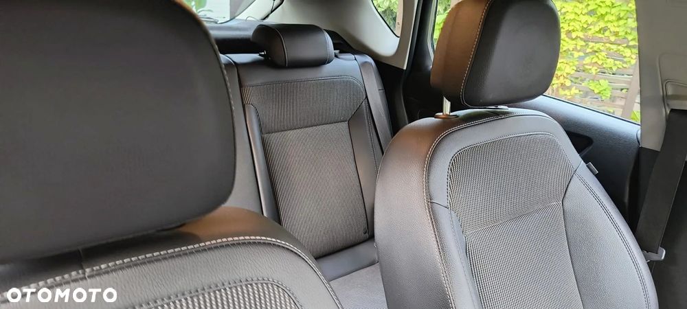 Opel Astra 1.6 Turbo - 19