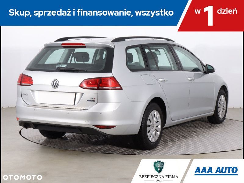 Volkswagen Golf - 6