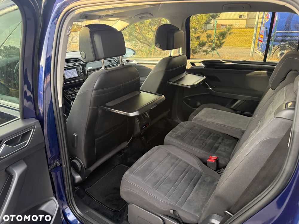 Volkswagen Touran - 12