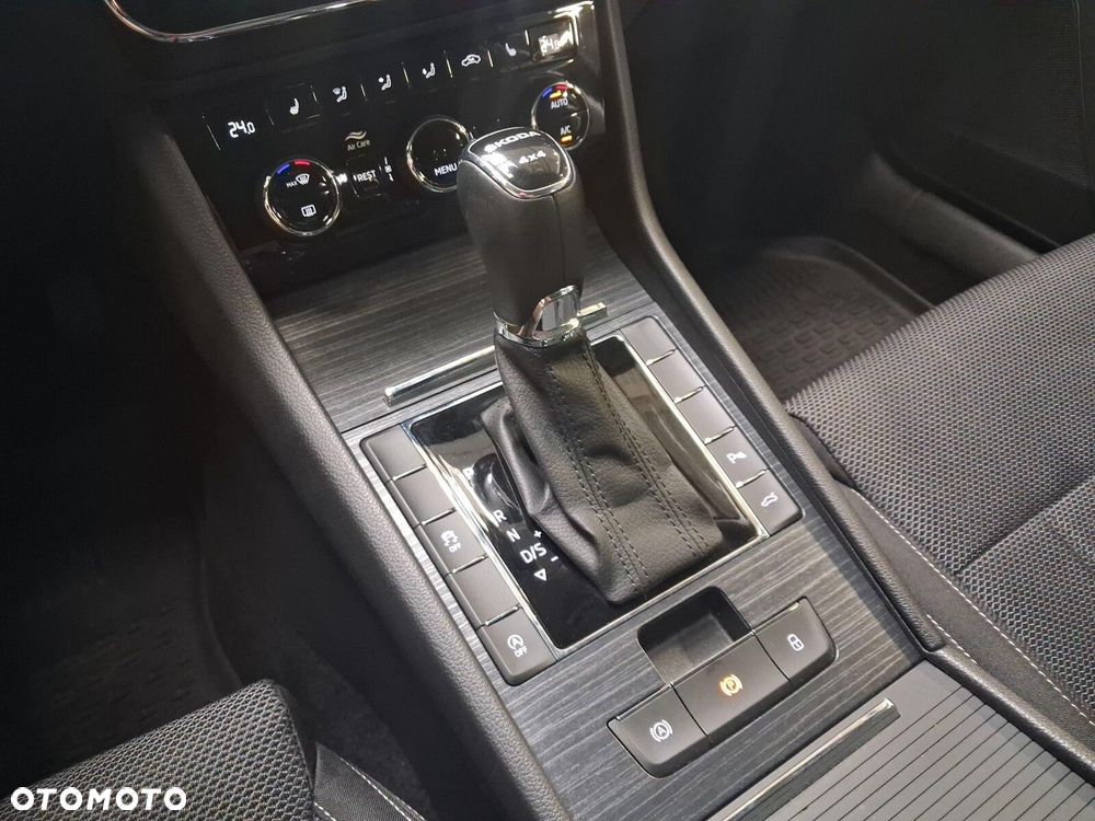 Skoda Superb 2.0 TDI SCR 4x4 Style DSG - 27