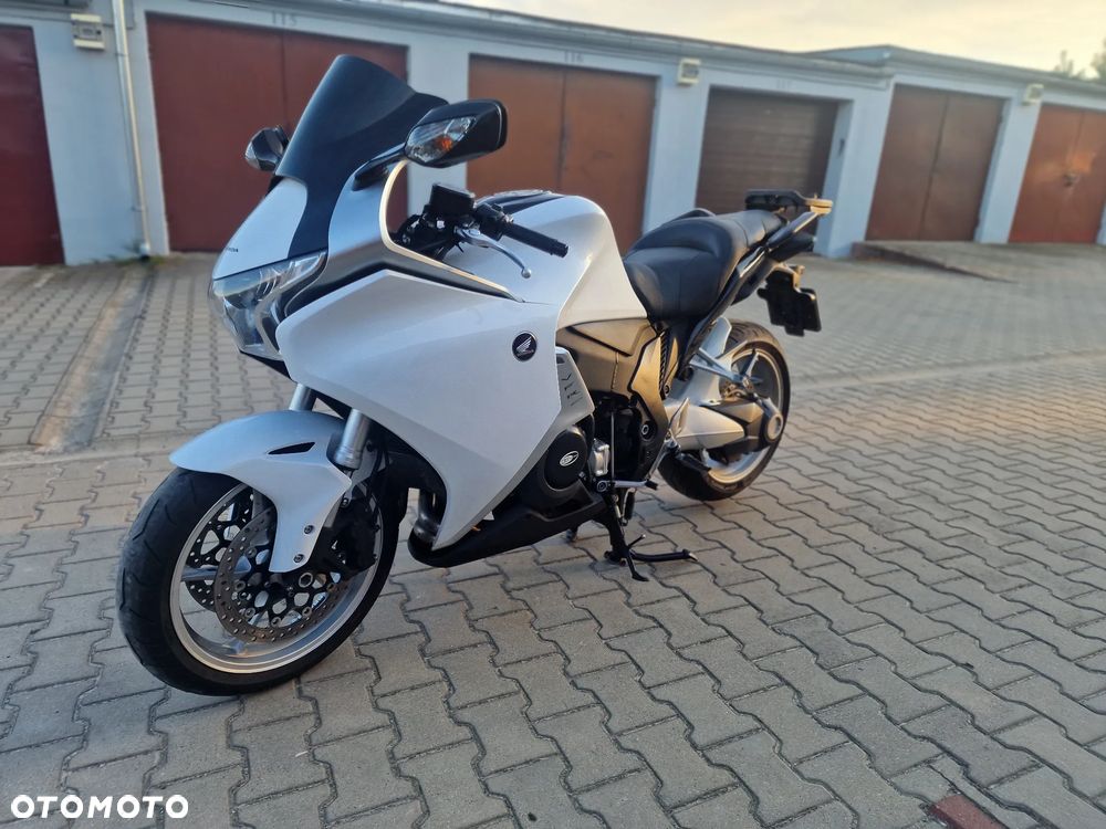 Honda VFR - 11