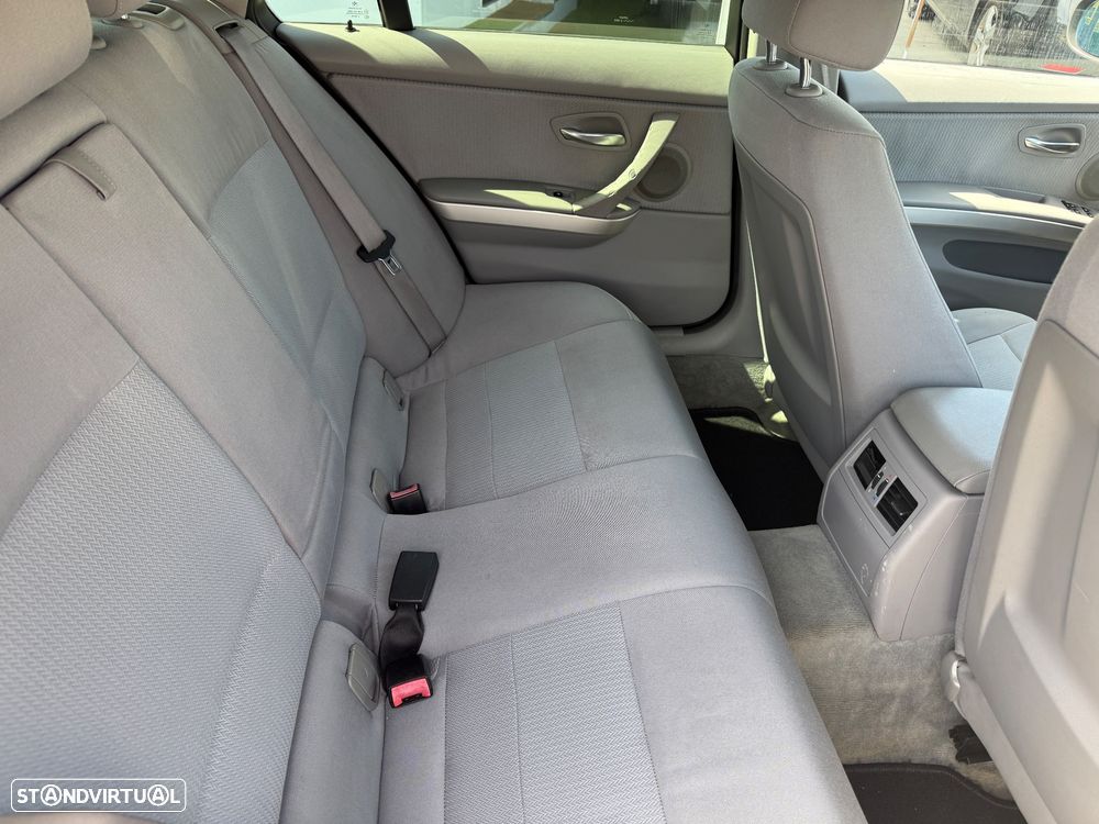 BMW 320 d DPF Blue Performance Edition Lifestyle - 12