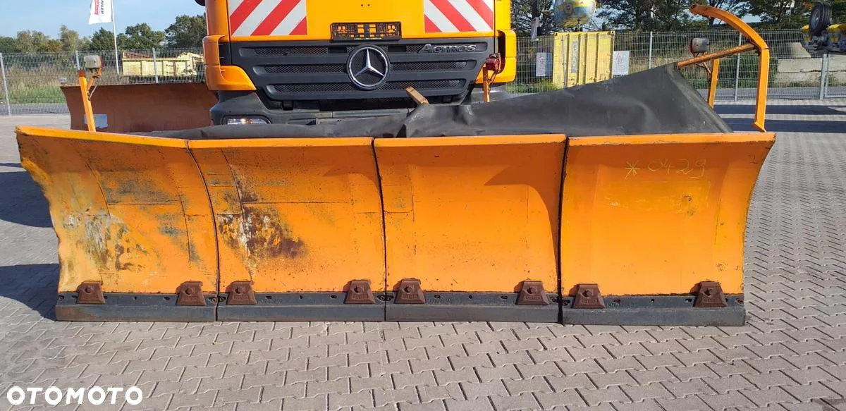 Mercedes-Benz SAMOCHÓD CIĘŻAROWY MERCEDES BENZ 1832 ACTROS - WYWROTKA Z PIASKARKO - SOLARKĄ I PŁUGAMI - 24