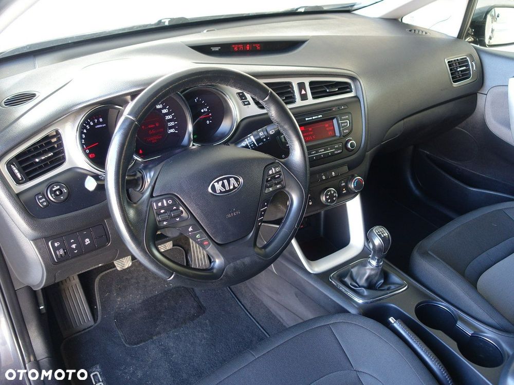 Kia Ceed - 12