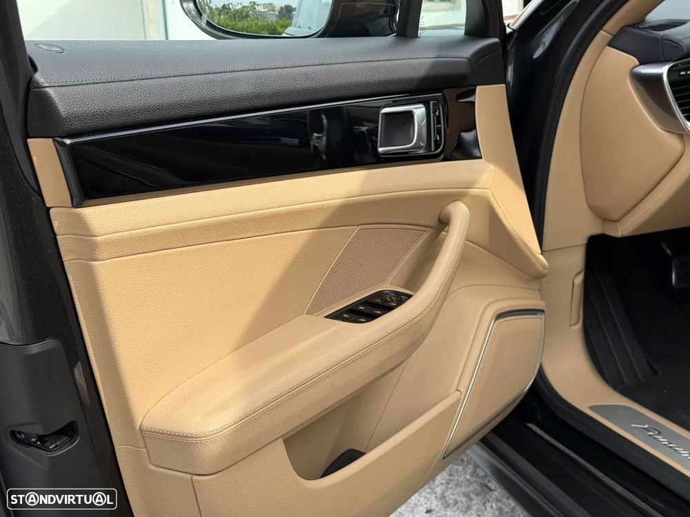 Porsche Panamera Sport Turismo 4 E-Hybrid - 25
