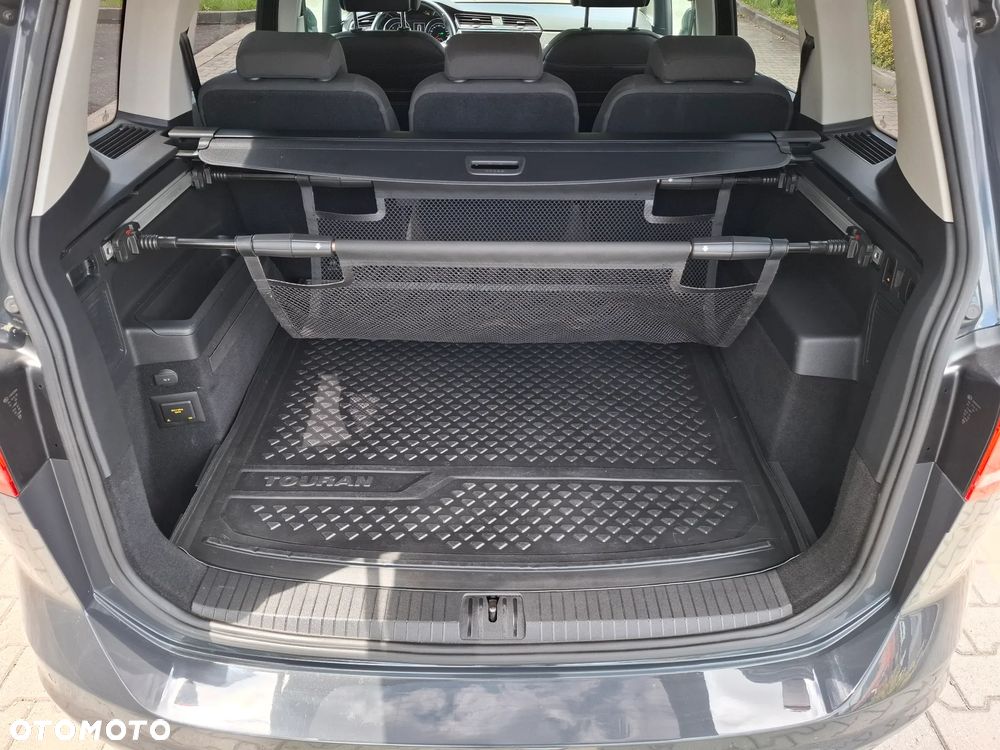 Volkswagen Touran - 26