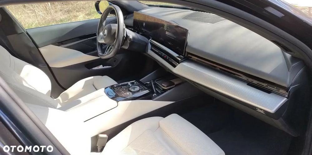 BMW Seria 5 520i mHEV - 10