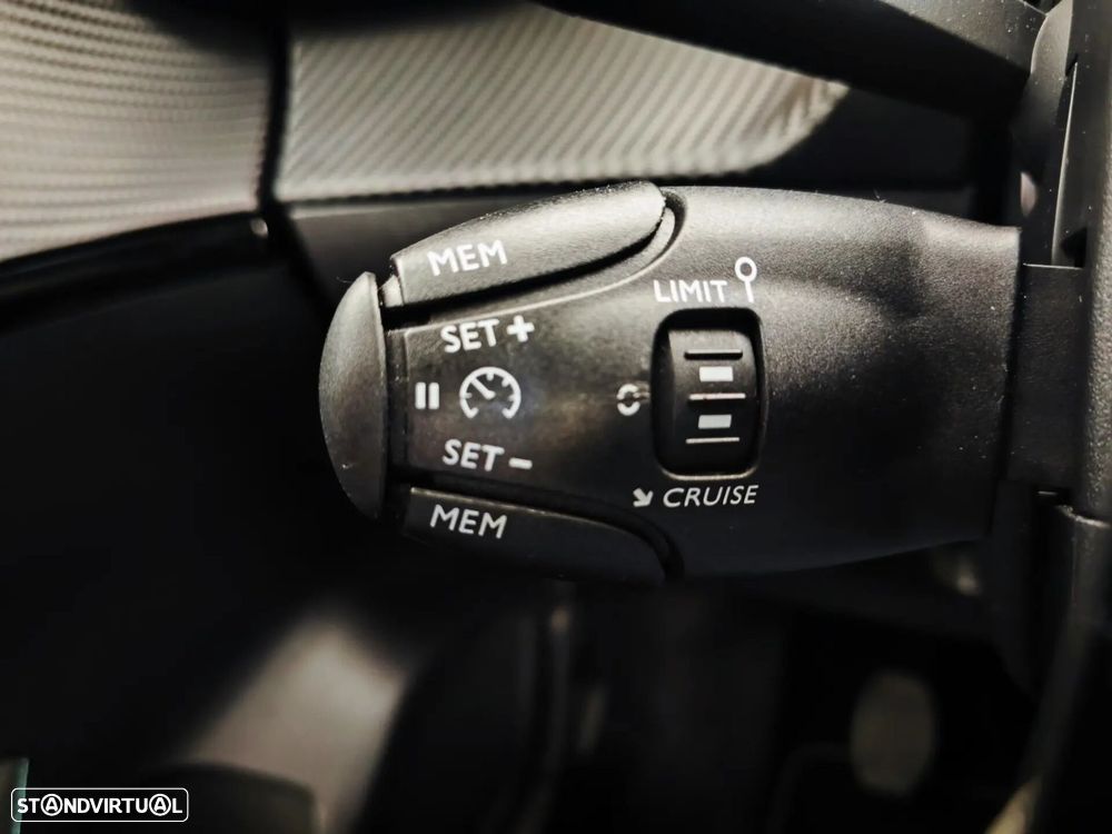 Peugeot 208 1.2 PureTech Allure Pack - 46