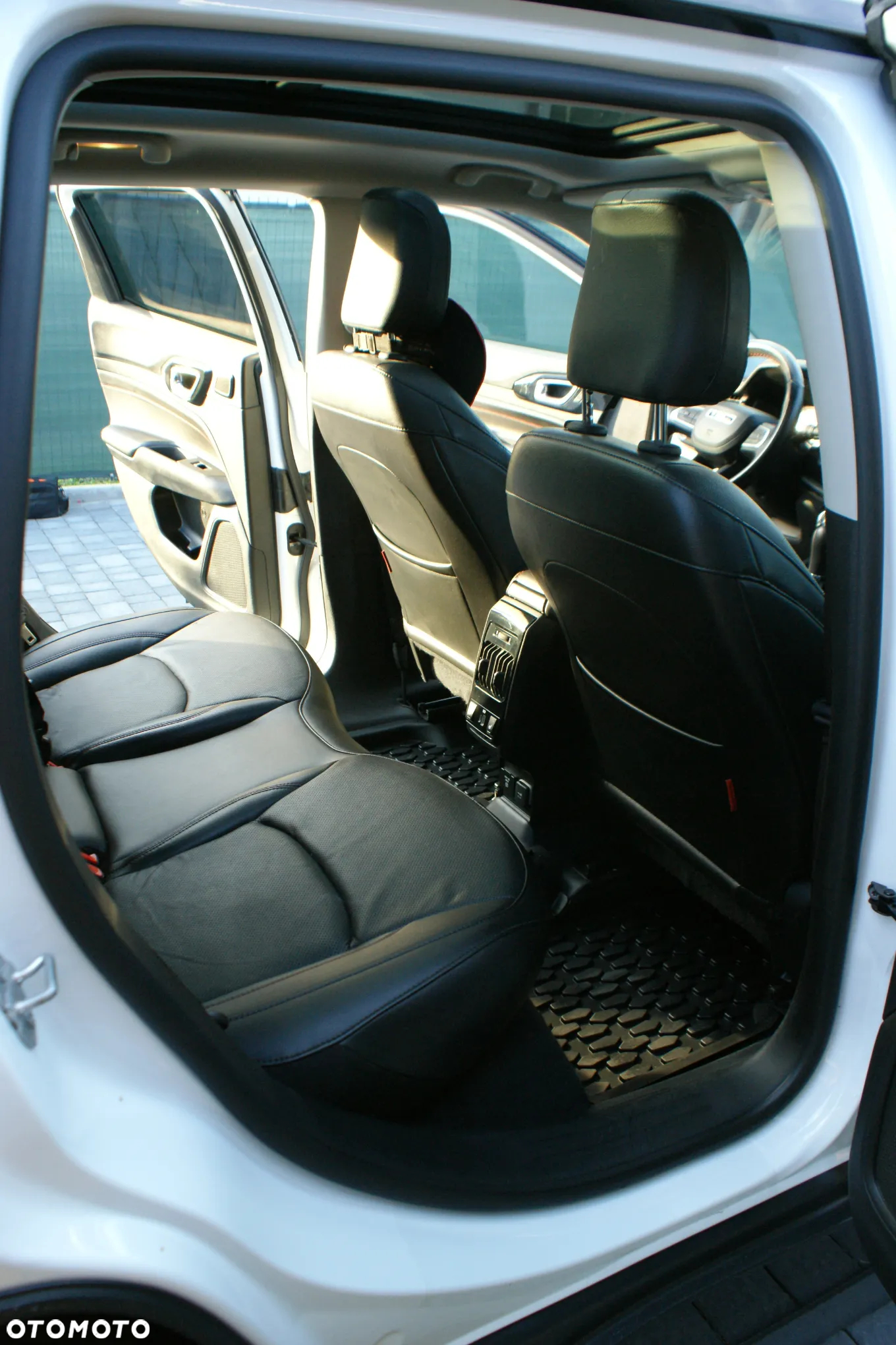 Jeep Compass - 33