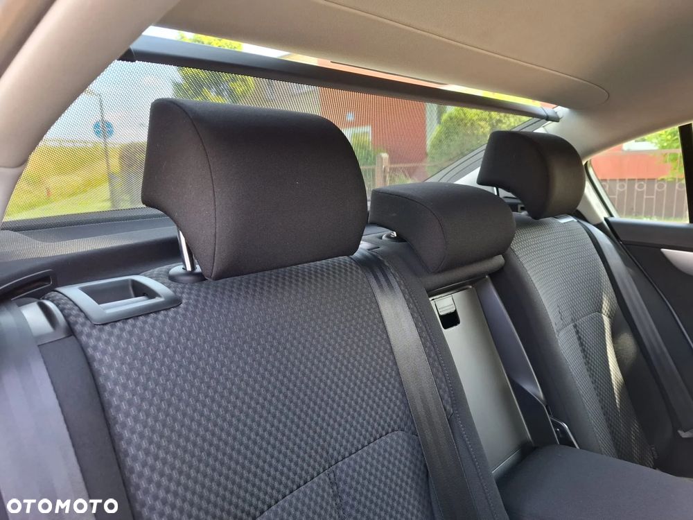 Volkswagen Passat 1.6 TDI Trendline - 12