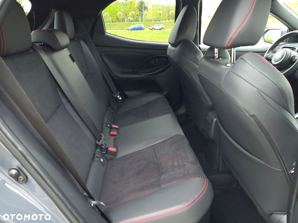 Toyota Yaris Hybrid 1.5 GR Sport - 12