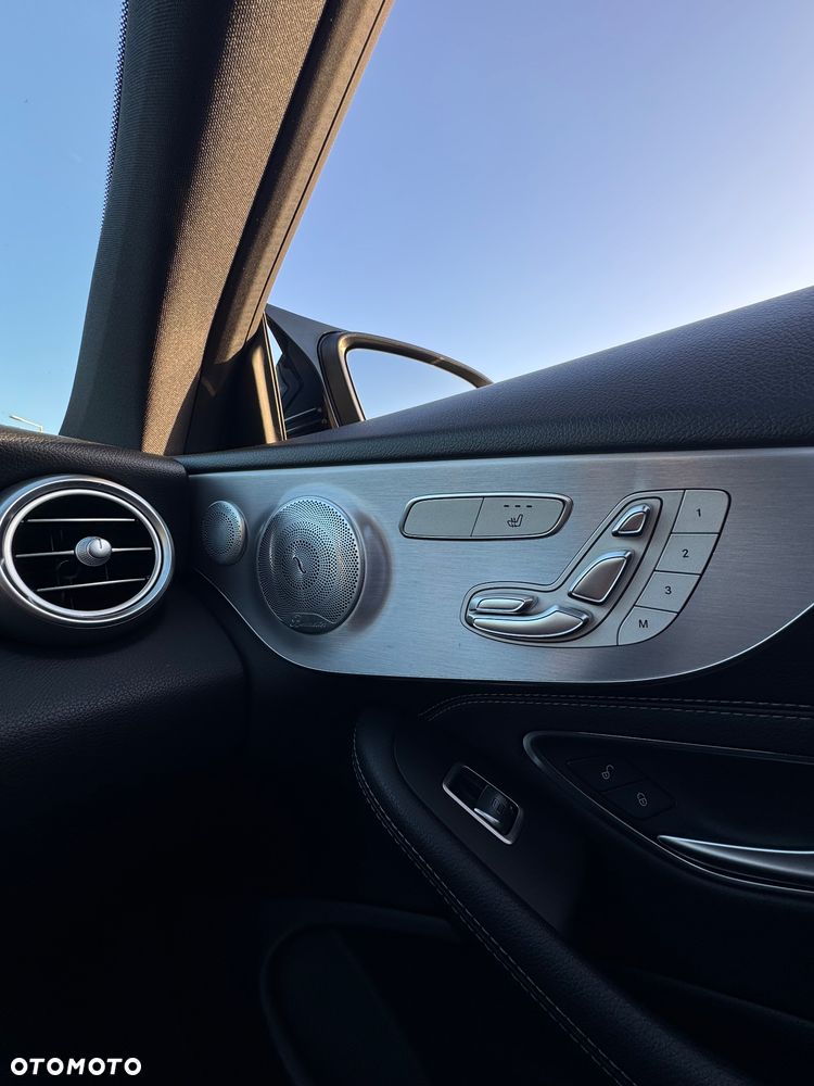 Mercedes-Benz Klasa C 300 9G-TRONIC - 9