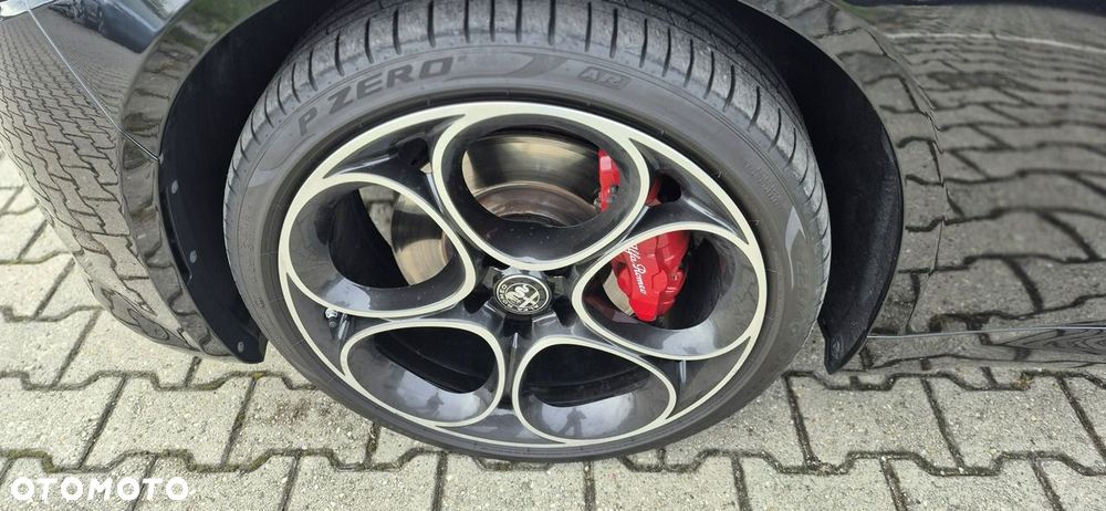 Alfa Romeo Giulia 2.0 Turbo 16V AT8-Q4 Competizione - 32