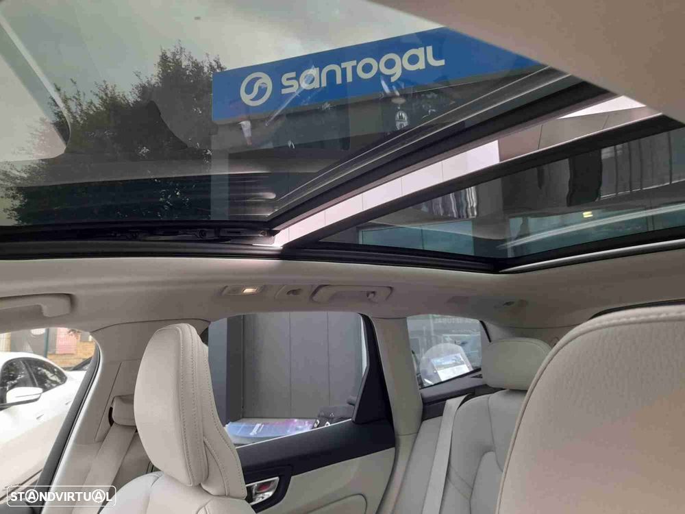 Volvo XC 60 2.0 T6 PHEV Plus Bright AWD - 8