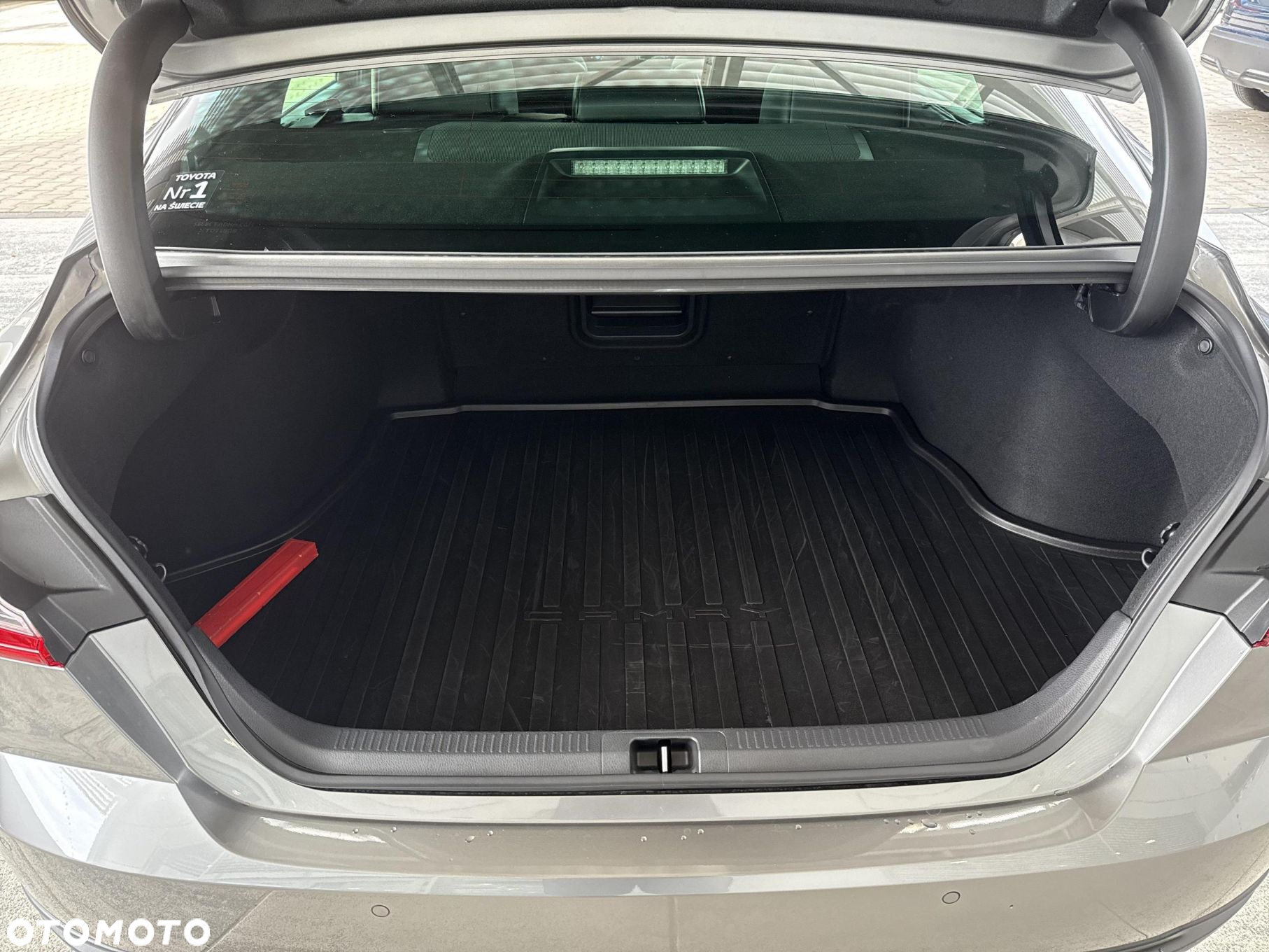 Toyota Camry - 13