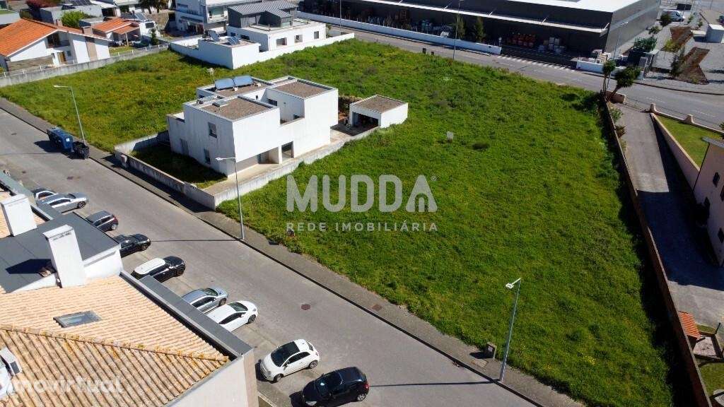 Terreno Urbano para Construção de Moradia Unifamiliar no Centro de Est - Grande imagem: 2/8