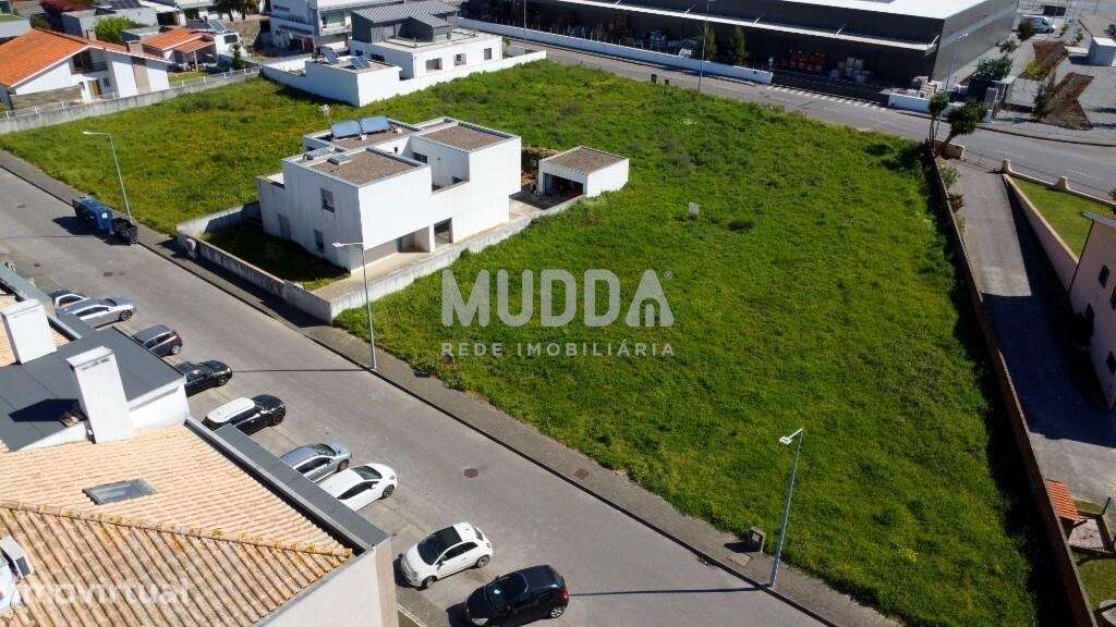 Terreno Urbano para Construção de Moradia Unifamiliar no Centro de Est - Grande imagem: 2/8