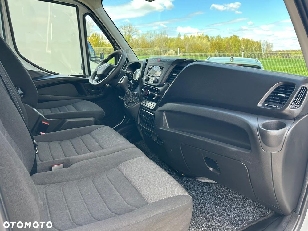 Iveco Daily 40C18 35C18 3.0 HPI Hi-Matic Kontener 8 palet + winda + drzwi boczne **KLIMA**Sprowadzony**2023R** - 12