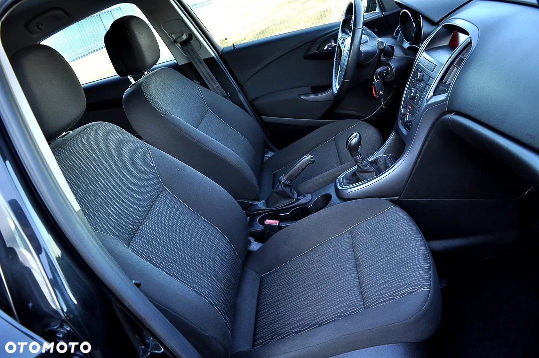 Opel Astra V 1.4 Essentia - 11