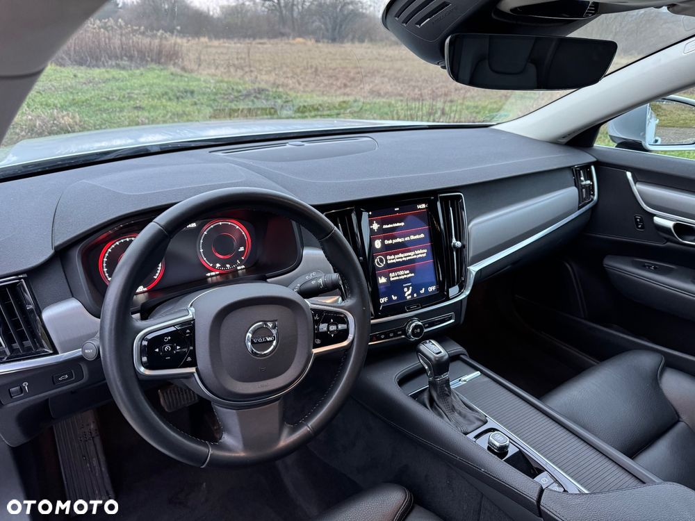 Volvo V90 D4 Momentum - 24