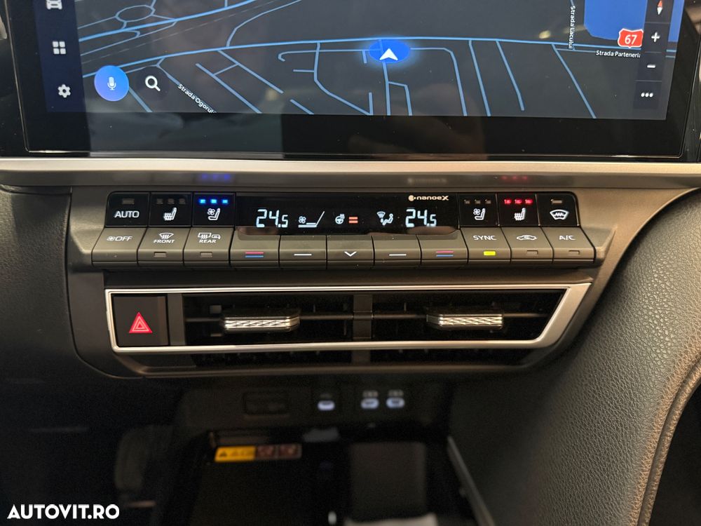 Toyota Camry 2.5 HEV Luxury - 19